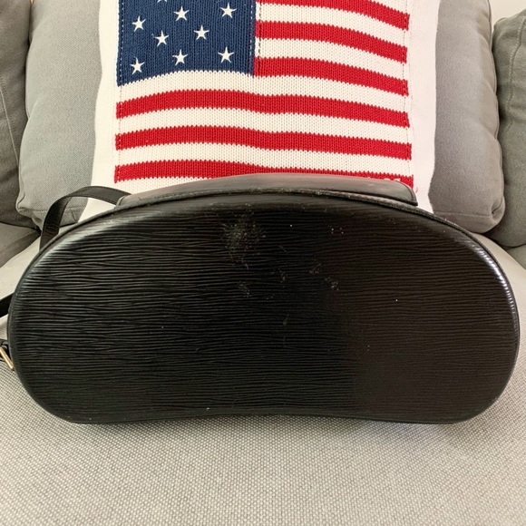 Louis Vuitton Epi Gobelins Backpack - Picture 3 of 8